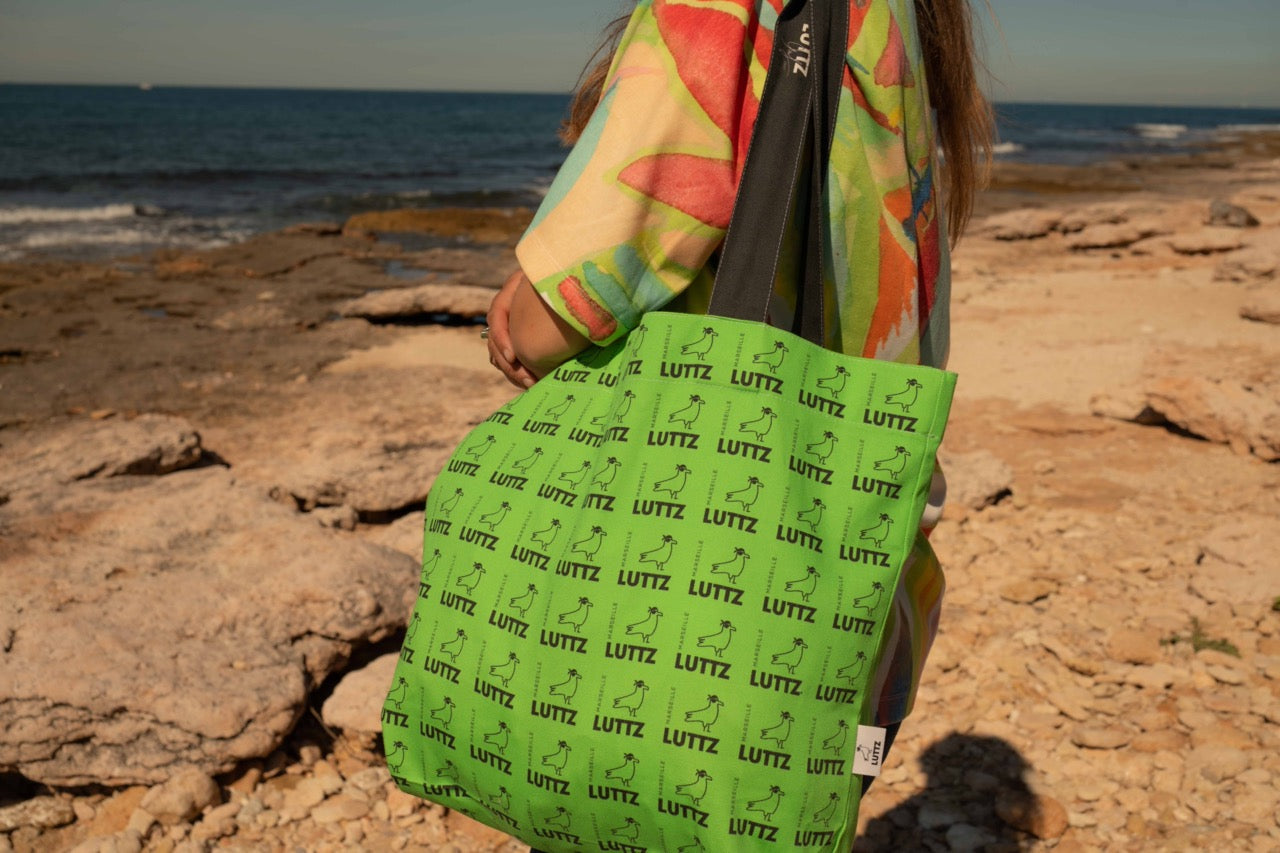 UNIQUA Classic Tote — Garden Green